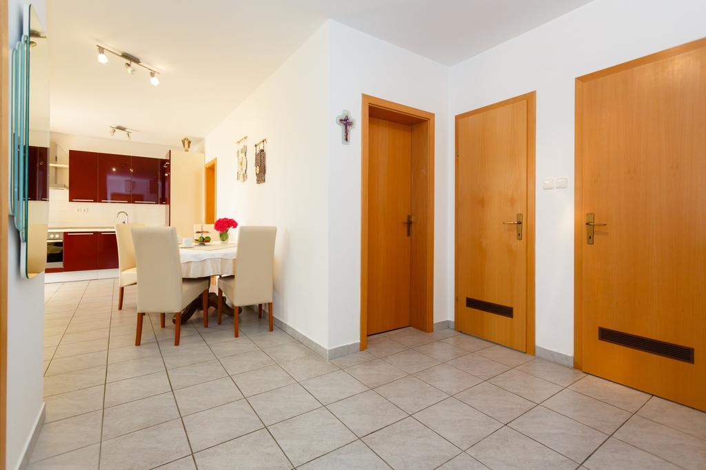 Apartman Snjezana Malinska Εξωτερικό φωτογραφία